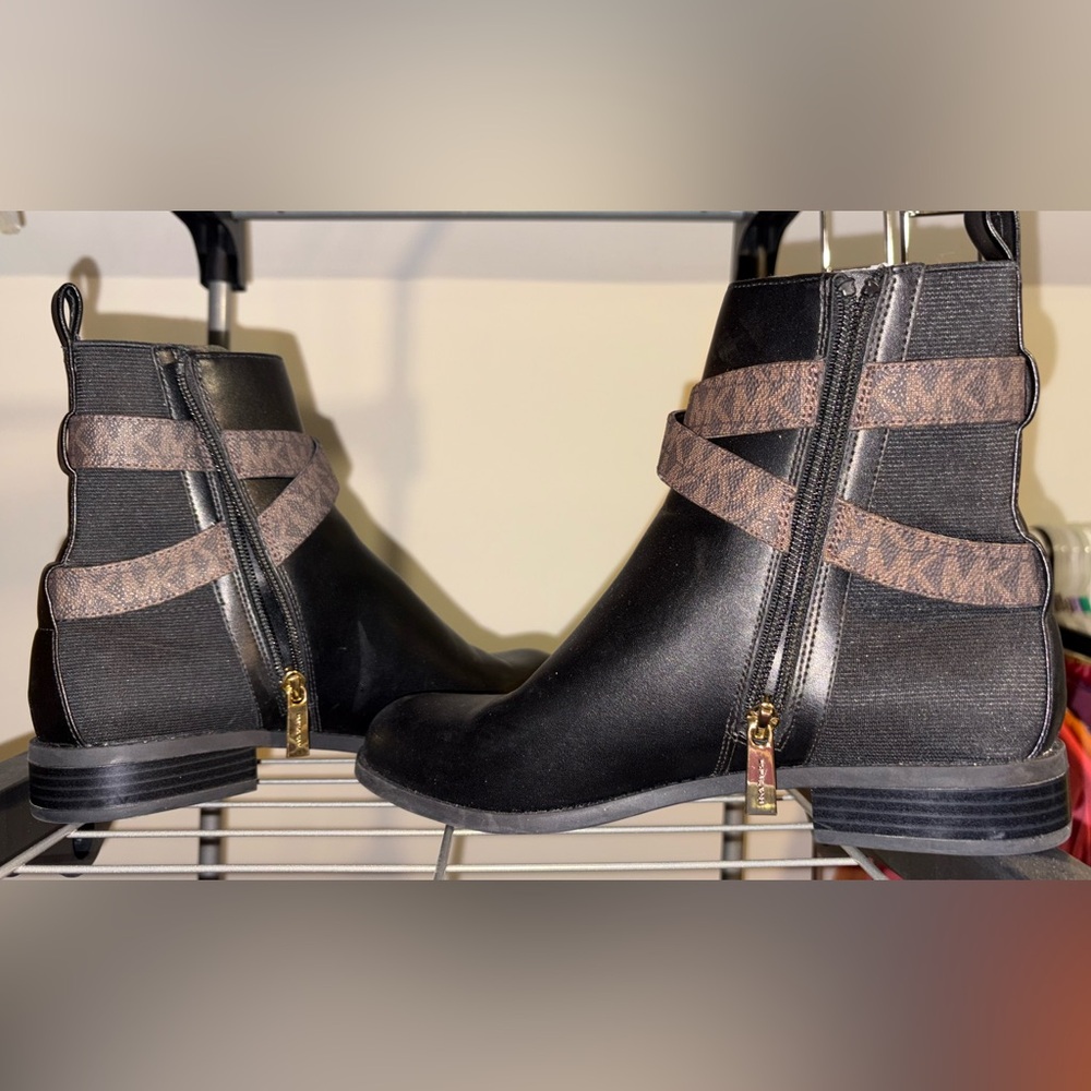 Michael Kors Women’s Black Ankle Boots with Brown Straps & Gold MK Hardware 8.5 - Picture 8 of 13